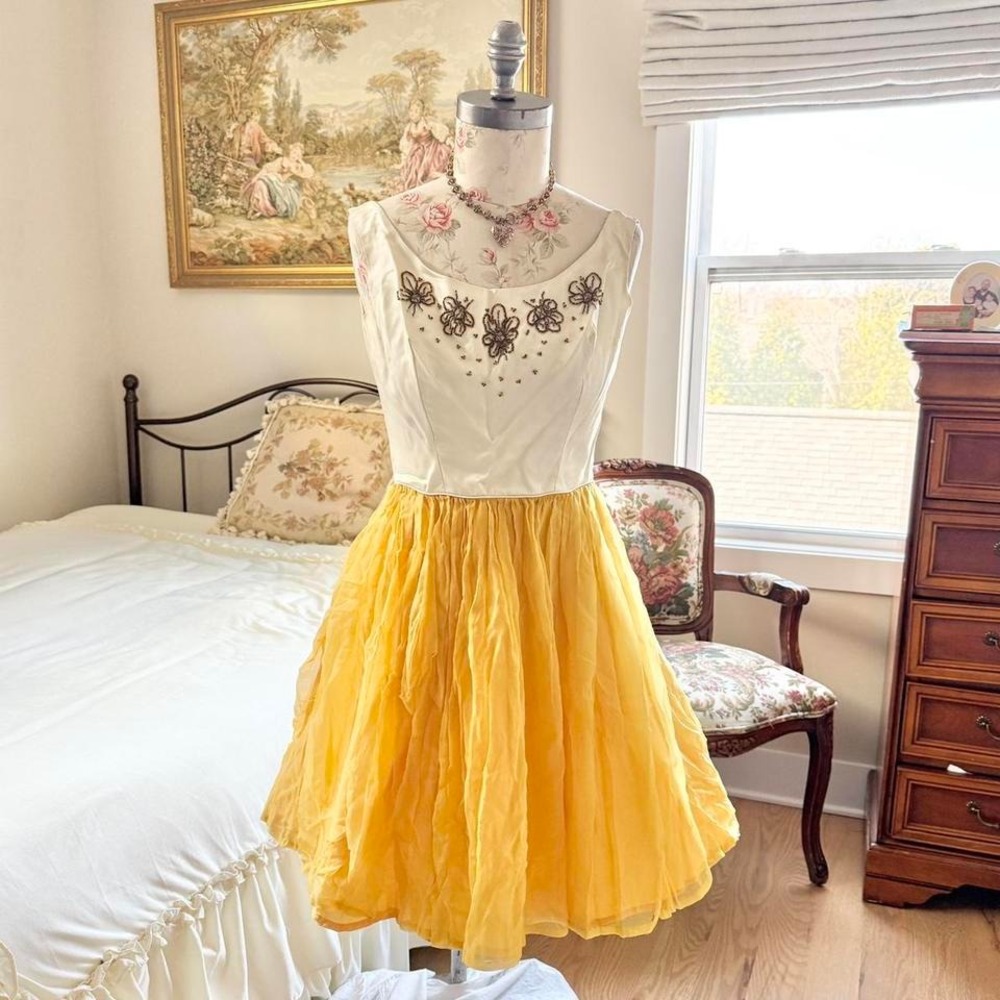 late 40s early‎ 50s ivory satin bodice yellow chiffon beadwork novelty dress